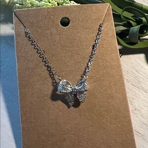 Bow necklace silver